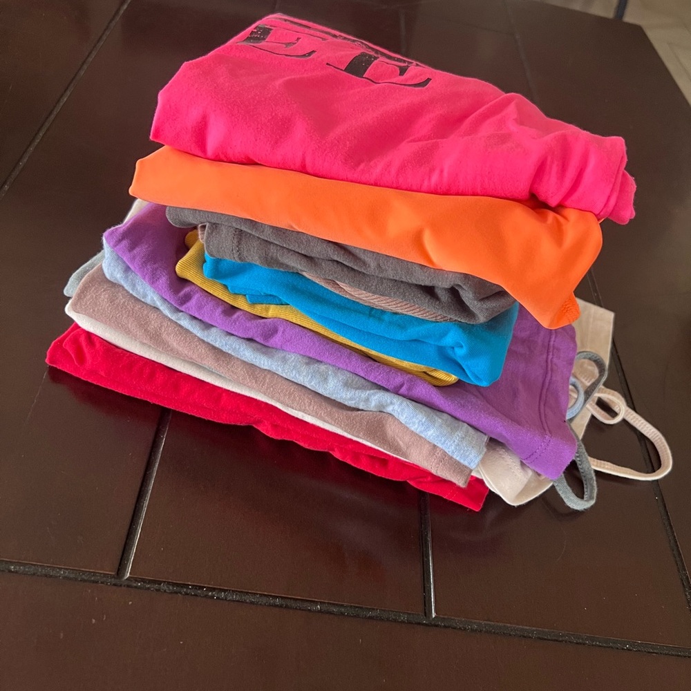 Bundle of Women’s Tank Tops - M